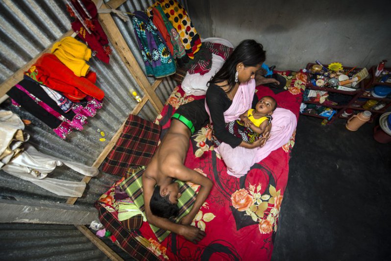 La vida de las mujeres de Bangladesh que son llevadas a los burdeles para saldar las deudas de su familia  