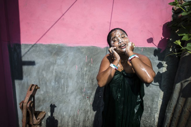 La vida de las mujeres de Bangladesh que son llevadas a los burdeles para saldar las deudas de su familia  