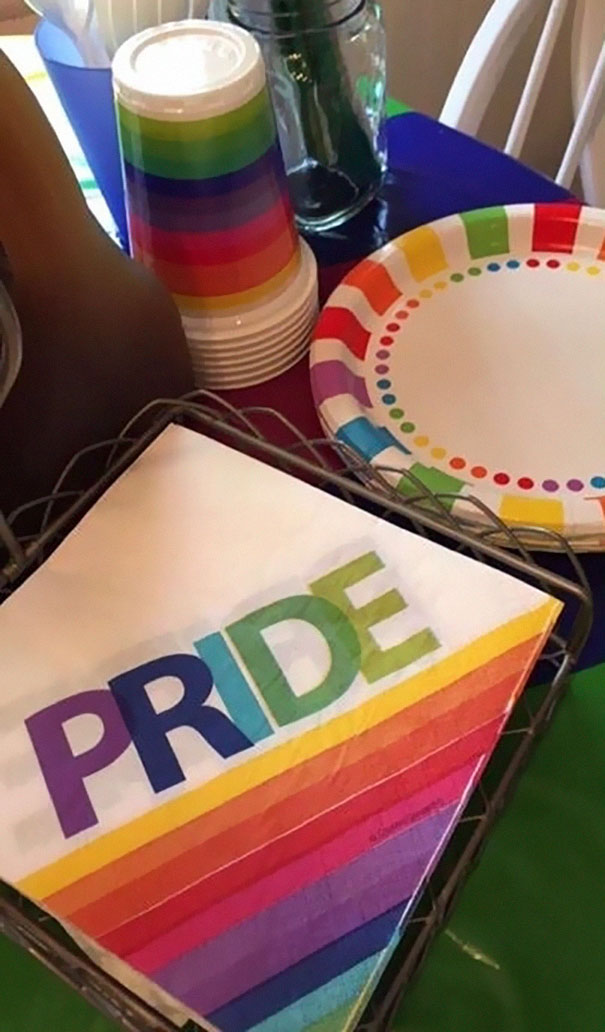 Estos padres le prepararon a su hija la mejor fiesta del orgullo gay después de que saliera del armario  