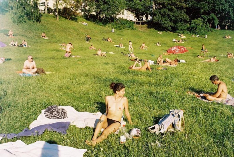 En Berlín, puedes refrescarte en el parque ¡sin ropa!  