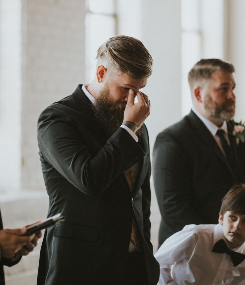 Novia paralitica sorprende a todos al comenzar a caminar el día de su boda 