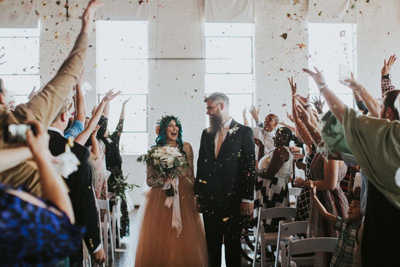 Novia paralitica sorprende a todos al comenzar a caminar el día de su boda 