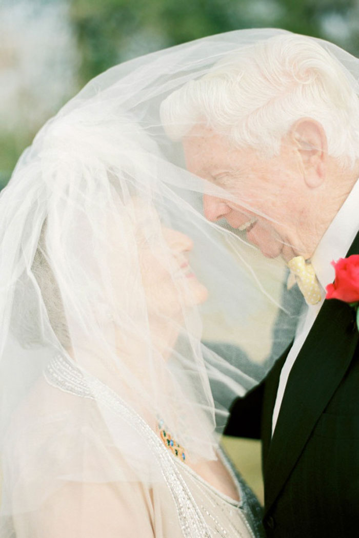 Estos abuelos tienen una encantadora sesión de fotos para celebrar 63 años de amor  