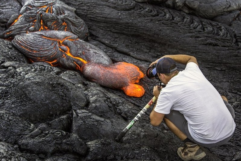 La luna, la Vía Láctea un volcán en erupción y una estrella fugaz en una sola foto perfecta 