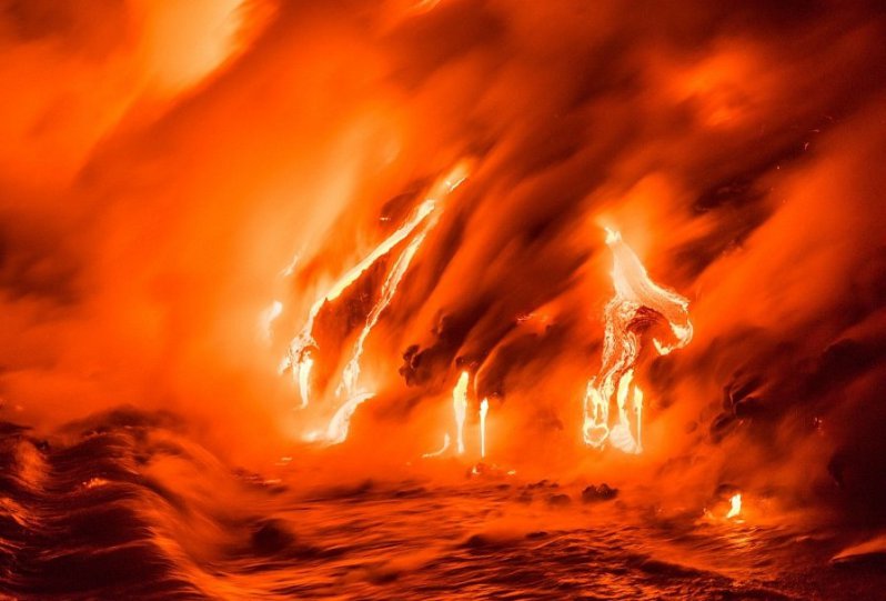 La luna, la Vía Láctea un volcán en erupción y una estrella fugaz en una sola foto perfecta 