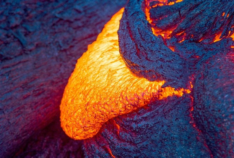 La luna, la Vía Láctea un volcán en erupción y una estrella fugaz en una sola foto perfecta 