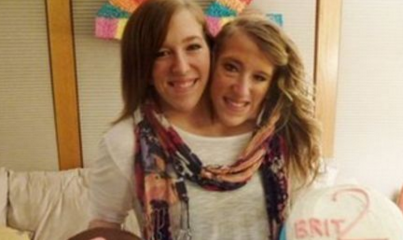 Estas famosas siamesas - las hermanas Abby y Brittany Hensel. 