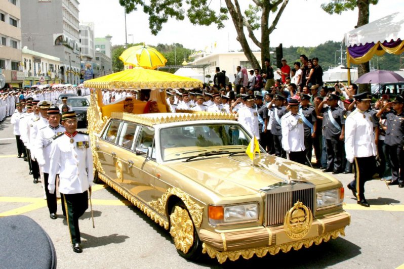 El Sultán de Brunéi y su vida llena de lujos, escándalos y excesos (no apto para nosotros los mortales)  