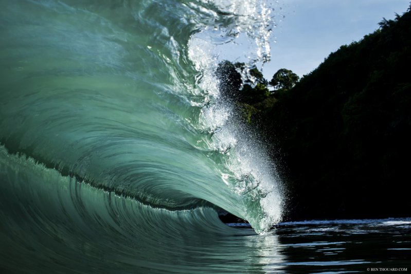 Surfista capta las olas más hermosas y peligrosas del mundo 