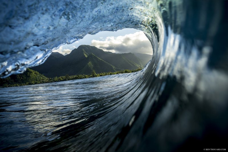 Surfista capta las olas más hermosas y peligrosas del mundo 