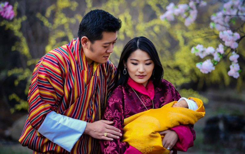¡Asombroso! 108 mil nuevos árboles reciben al pequeño heredero del Reino de Bután 