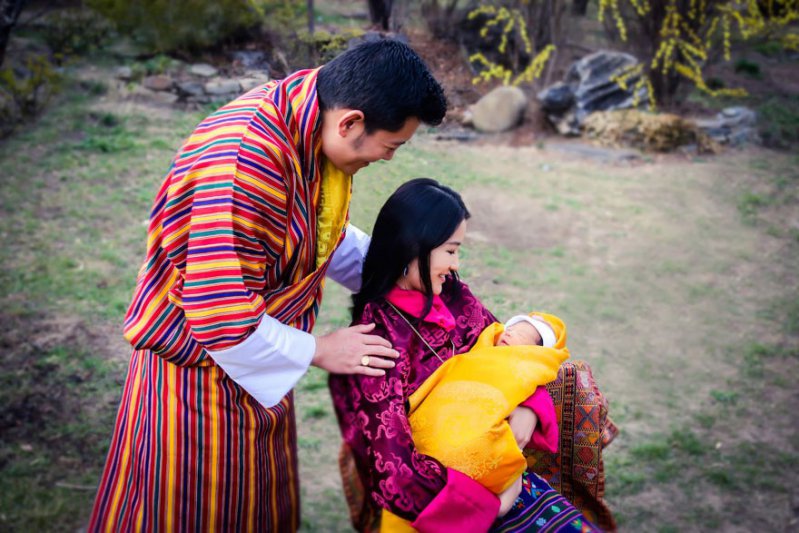 ¡Asombroso! 108 mil nuevos árboles reciben al pequeño heredero del Reino de Bután 