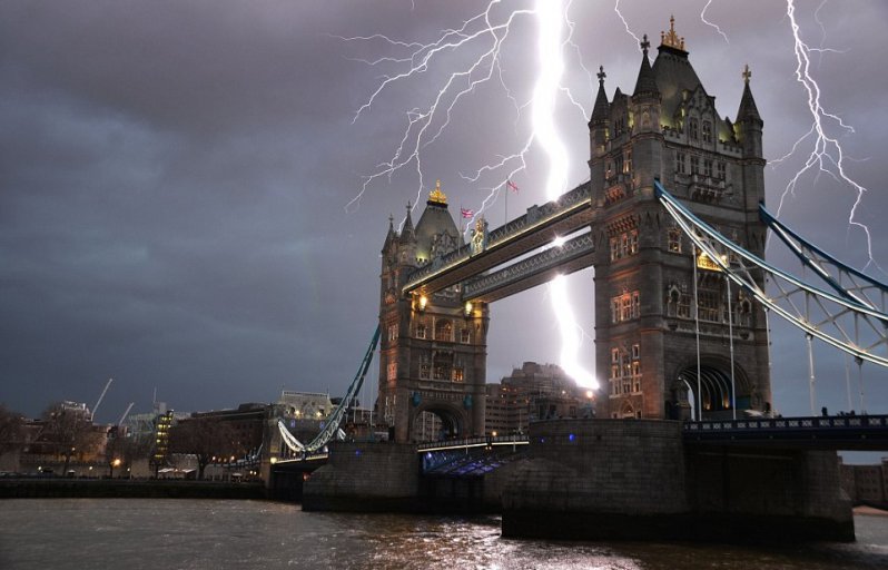 Rayos y tormentas eléctricas dan belleza a varios sitios famosos del mundo  