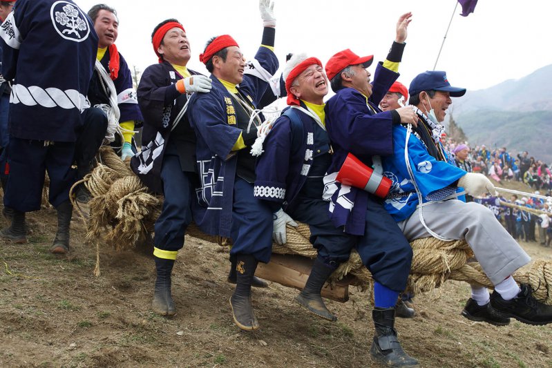 El ‘Paseo de madera’, un  extraño y peligroso festival en Japón  