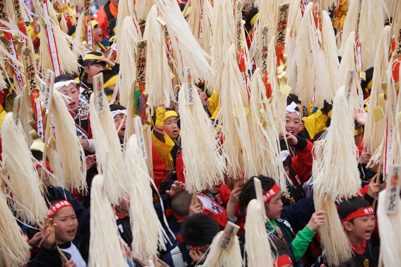 El ‘Paseo de madera’, un  extraño y peligroso festival en Japón  