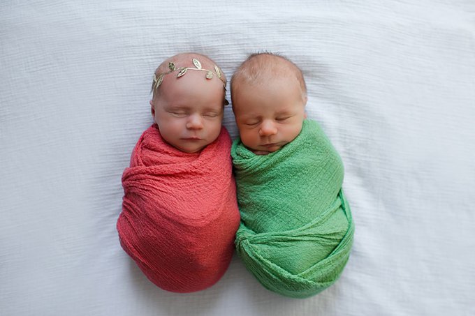 Estos padres hicieron una emotiva sesión de fotos con sus gemelos recién nacidos a quienes no les quedaba mucho tiempo 