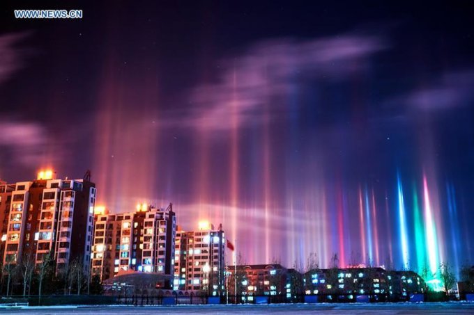 Asombrosos pilares de luz captados en Ontario, Canadá 