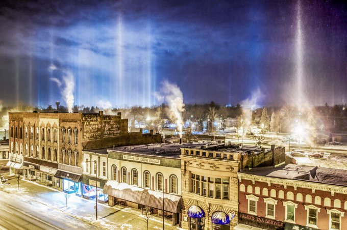 Asombrosos pilares de luz captados en Ontario, Canadá 