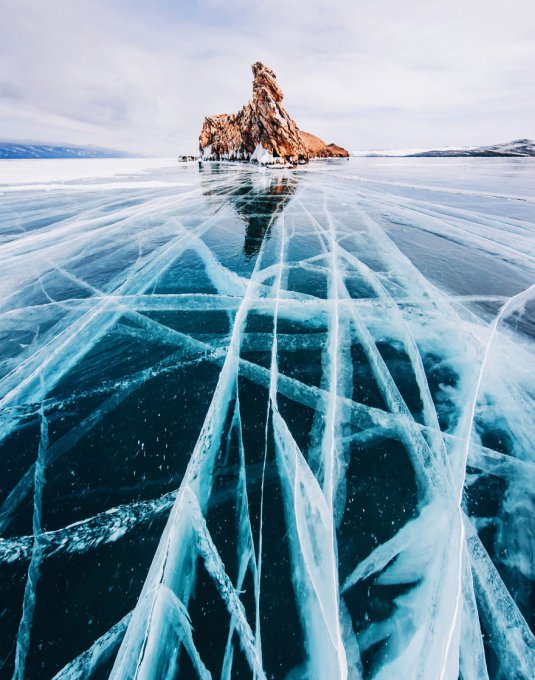 Caminé sobre el lago Baikal para mostrar la belleza del lago más profundo y antiguo de la Tierra 