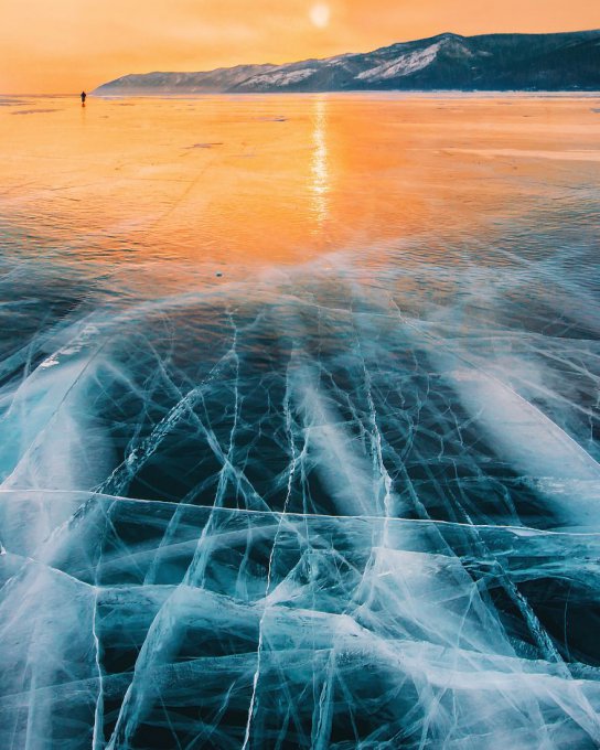 Caminé sobre el lago Baikal para mostrar la belleza del lago más profundo y antiguo de la Tierra 