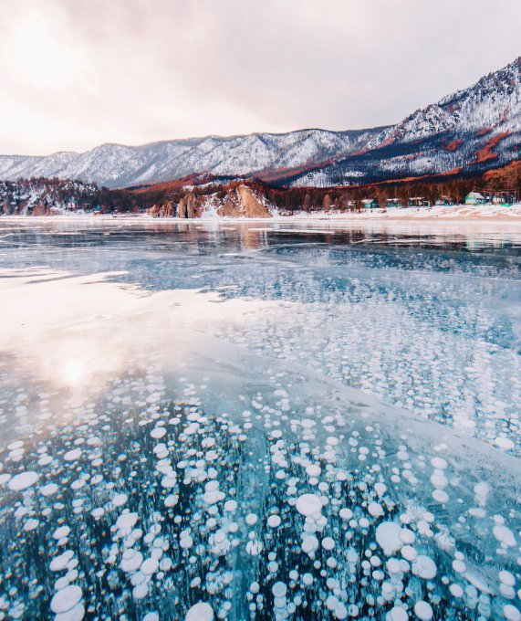 Caminé sobre el lago Baikal para mostrar la belleza del lago más profundo y antiguo de la Tierra 