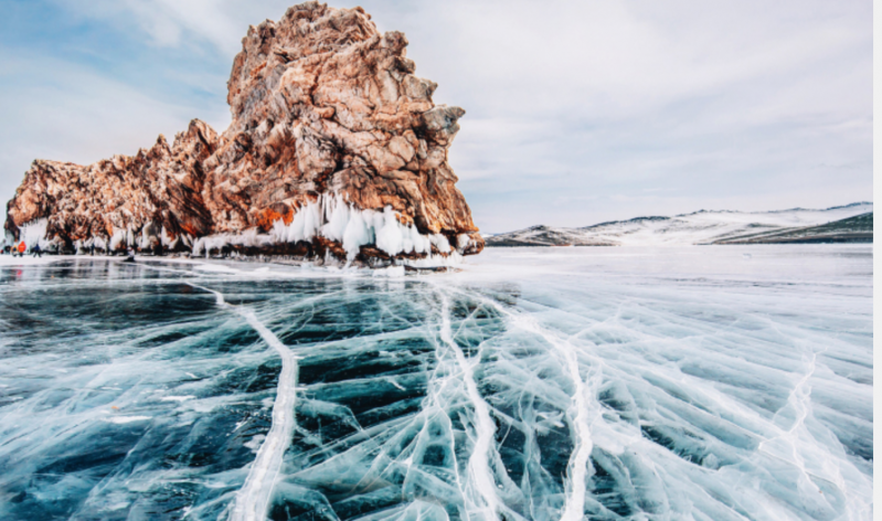 Caminé sobre el lago Baikal para mostrar la belleza del lago más profundo y antiguo de la Tierra 