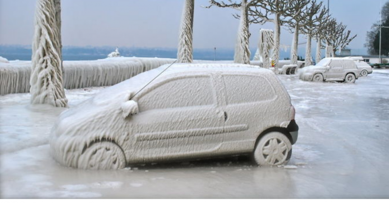 Coches que el invierno transformó en arte 