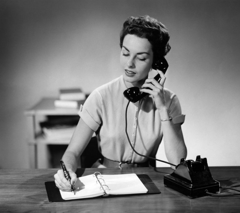 10 absurdas reglas machistas a las que tenían que someterse las secretarias de los años 50 
