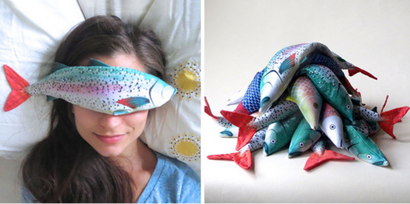 Estas almohadas para ojos en forma de pez son lo que necesitas tras un día duro 