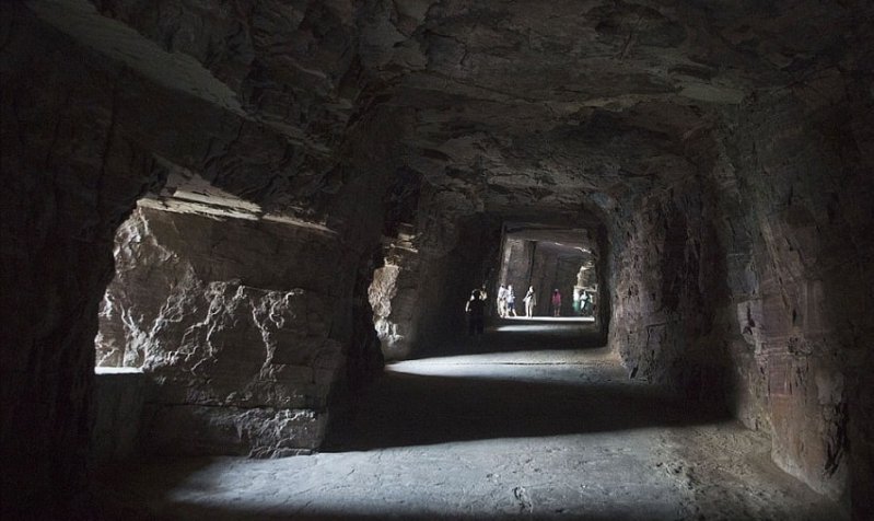 El asombroso “Túnel de Guoliang”, un camino tallado en una montaña de China ¡gigante! 