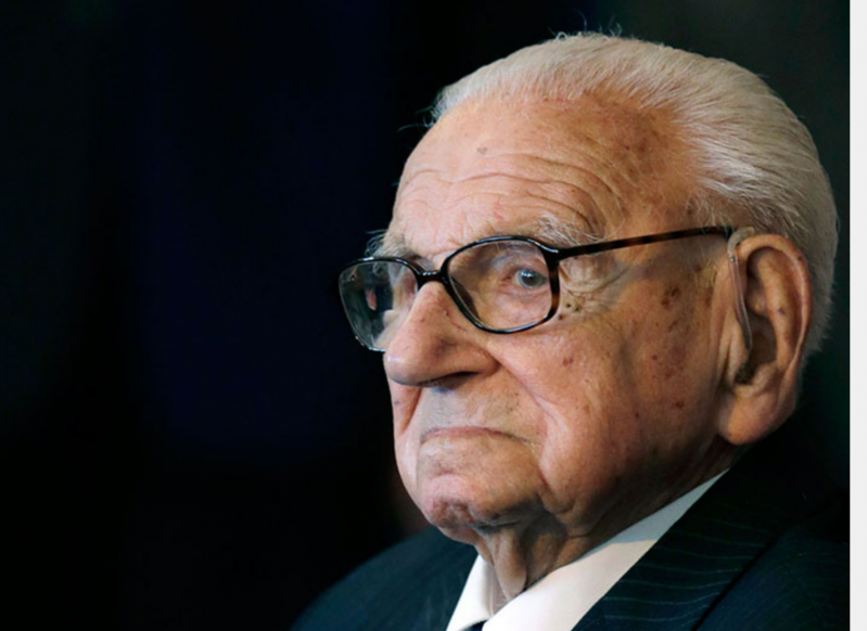 Este hombre que salvó a 669 niños durante el Holocausto no sabe que están a su lado, observa su reacción 