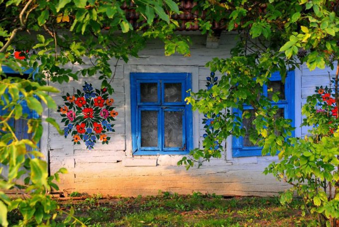En este pueblecito polaco todo está cubierto de coloridas flores pintadas 