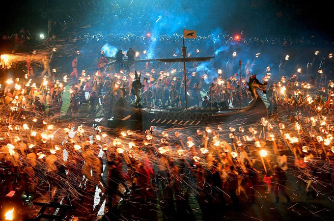 Fotos épicas del festival vikingo Up Helly Aa en Escocia 