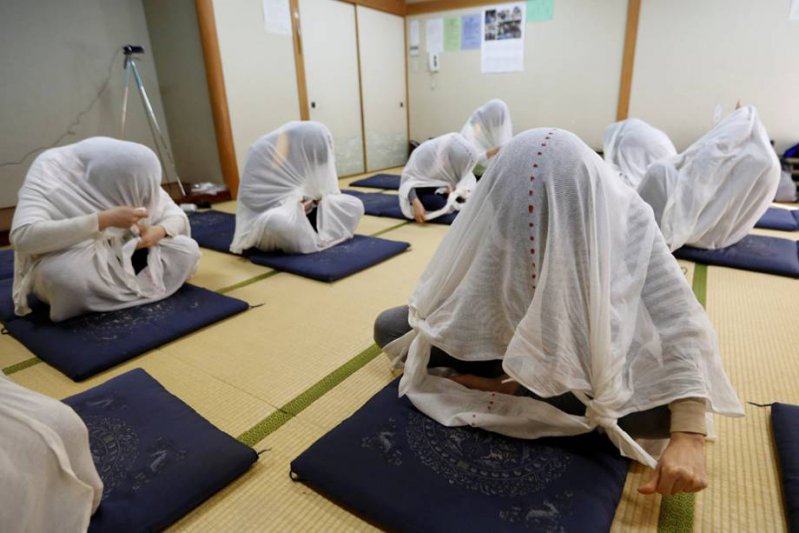 La extraña terapia japonesa para tratar la claustrofobia 