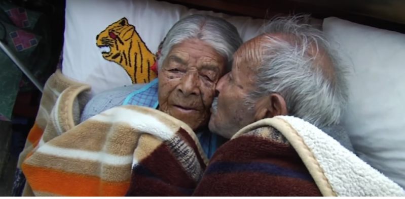85 años de matrimonio, tienen más de 100 años y 114 bisnietos; nos cuentan su secreto 