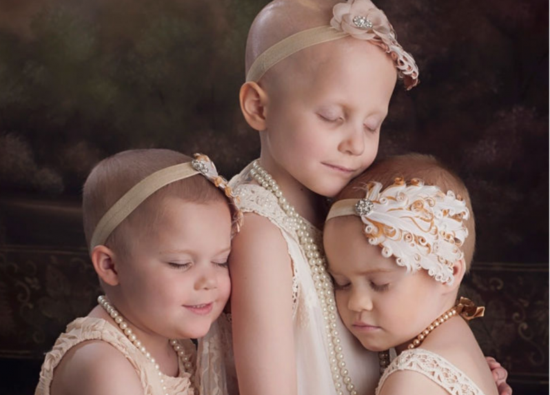 3 Años después, estas supervivientes del cáncer recrearon su foto viral, y la diferencia es enorme 
