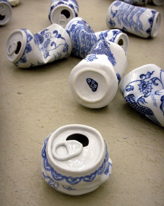 Esculturas de latas aplastadas al estilo de la porcelana antigua de la dinastía Ming 
