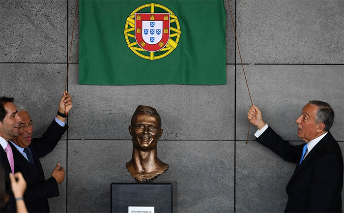 10 Divertidas reacciones a la nueva estatua de Cristiano Ronaldo 