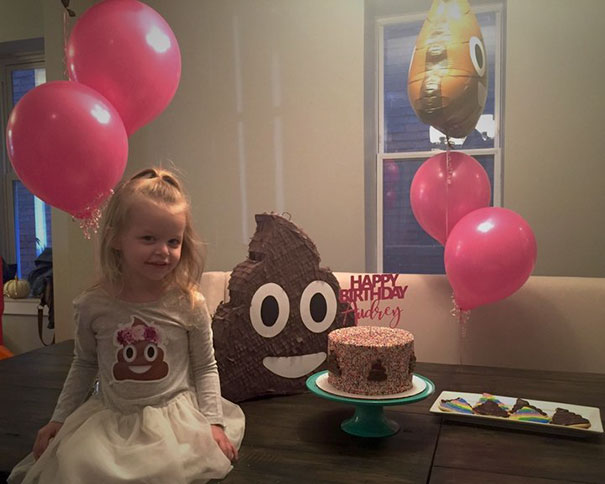 Esta niña se negaba a celebrar su 3º cumpleaños si no era con cacas, así que tuvo una fiesta de m*erda 
