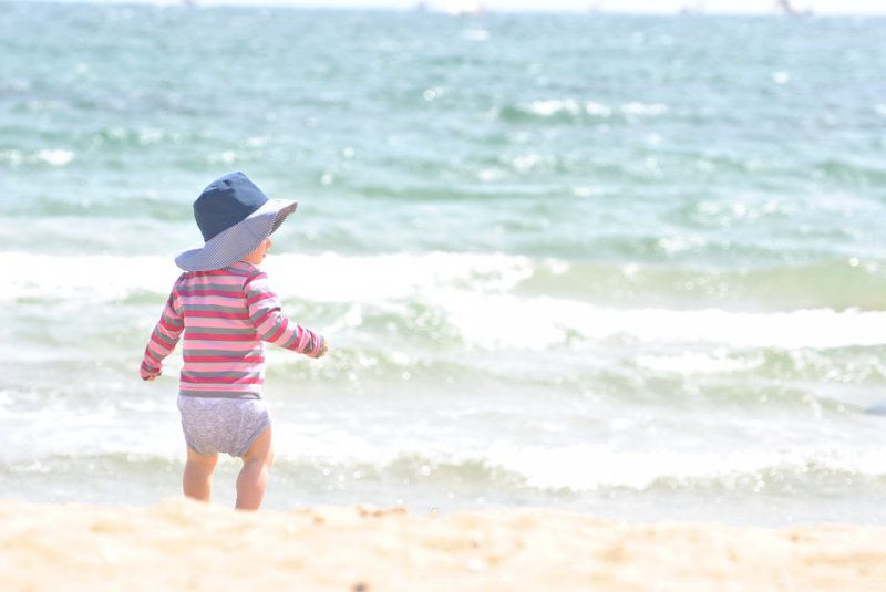 Cómo proteger la piel de tus niños si van a la playa  